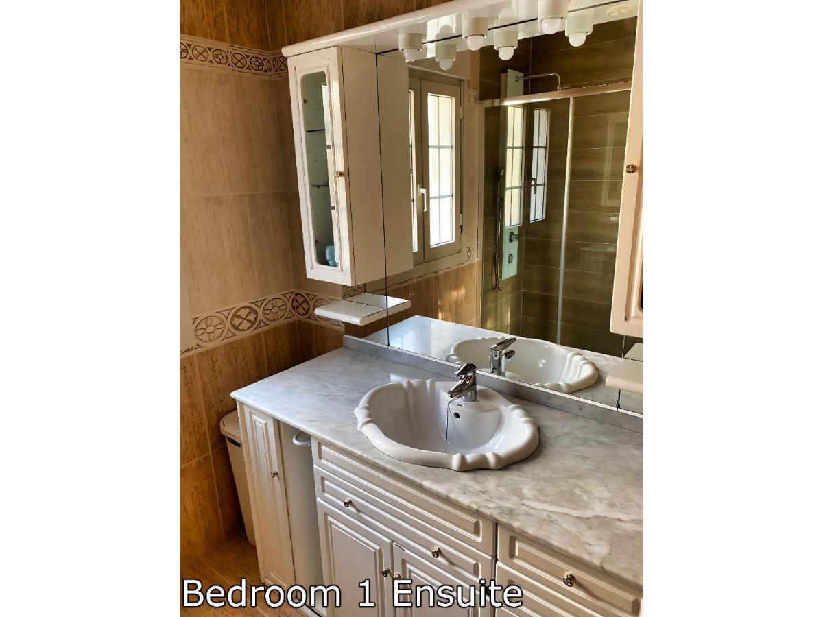Large Villa Private Pool And Garden Near Beach 로쿠타스드마르 외부 사진